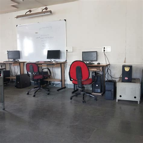 Computer Laboratory Images 的图像结果
