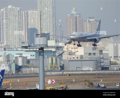 Aircraft during landing hi-res stock photography and images - Alamy