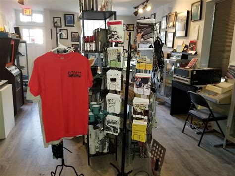 Old Computer Shop 的图像结果