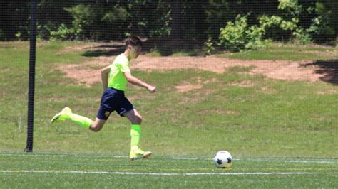 How to Chip Shot a Soccer Ball - Barça Academy US