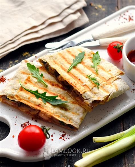 Жареный лаваш с грибами и копченой курицей — рецепт с фото пошагово