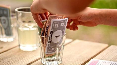 Partner in crime: Couple makes fake currency notes, caught with ₹24 ...