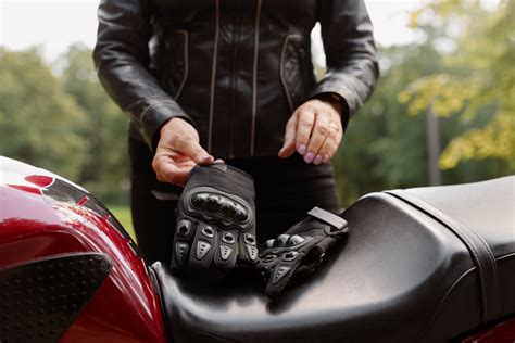 Ventilated Riding Gloves for Hot Weather: Staying Cool on Long Rides