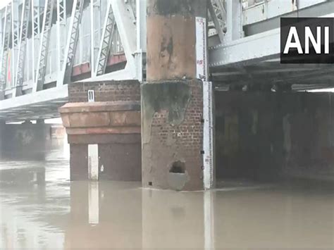 Delhi: Yamuna River flows below danger level mark