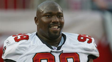 Warren Sapp allegedly causes major drama on flight, challenges ...