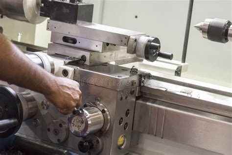 Lathe Machine Operator 的图像结果