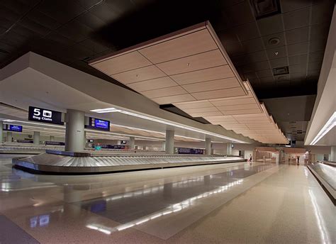 Dallas Fort Worth International Airport, Terminal D – Baggage Claim ...