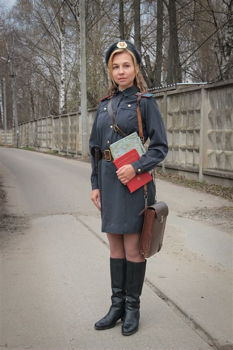 Women in Military Uniform 的图像结果