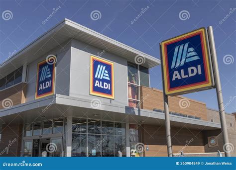 Aldi Discount Supermarket. Aldi Sells a Range of Grocery Items ...