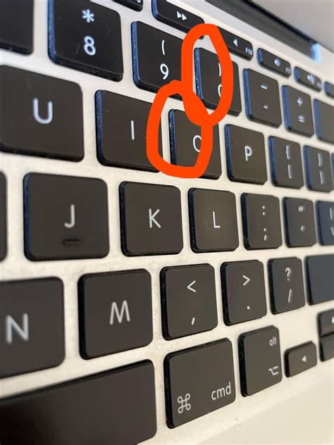 Clean MacBook keys? : r/macbook