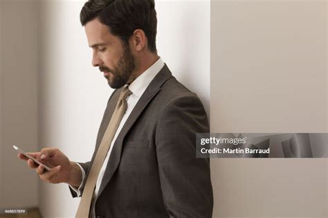 Businessman On Cell Phone 的图像结果