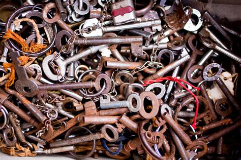 Antique Keys | A pile of keys outside an antique shop in Eto… | Simon ...