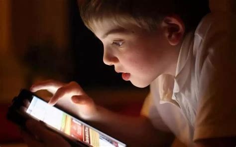 在家上网课，怎么保护孩子的视力？几点小技巧，父母不妨看看_腾讯新闻