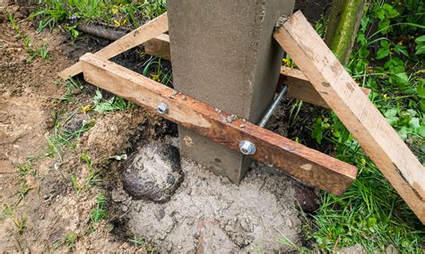 Using Postcrete for Fence Posts 的图像结果