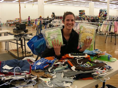 sale14-teamRACHELLE – Pass It On Sales