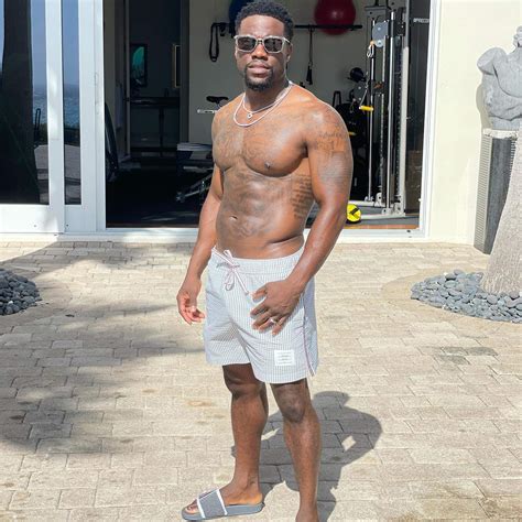 Kevin Hart's feet