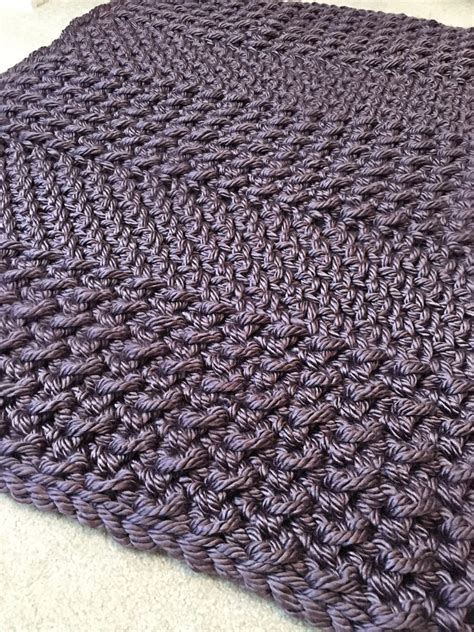 Super Bulky Yarn Crochet Blanket Pattern » Weave Crochet