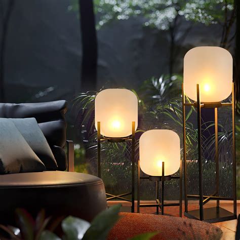 Lantern Solar Outdoor Floor Lamp – Vakkerlight