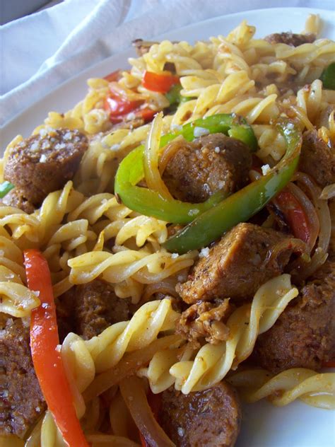 red or green?: spicy italian sausage & peppers pasta