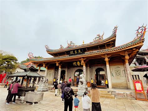 【携程攻略】厦门南普陀寺景点,南普陀寺为闽南名刹，居于鹭岛名山五老峰前，背依秀奇群峰，面临碧澄…