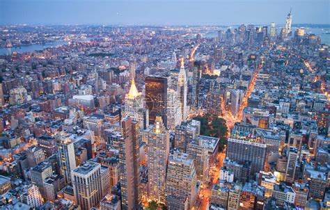 美国纽约州纽约市曼哈顿市中心摩天大楼的夜空中观高清图片下载-正版图片503895647-摄图网