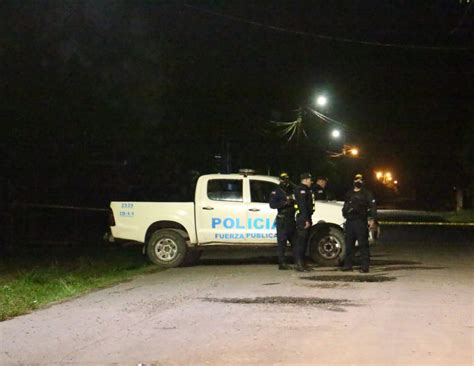 Empleado municipal muere al chocar con montículo de arena dejado en ...