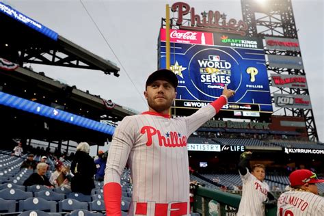 Despite rain postponement, Phillies fans celebrate World Series and ...