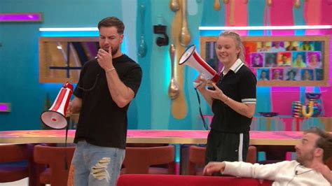 Chris Hughes nuzzles JoJo Siwa's neck in public lovefest