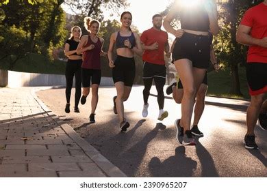 5 People Running 的图像结果