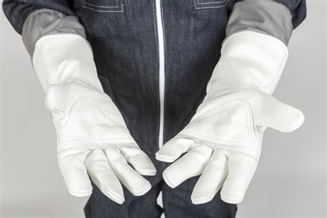 Sentinel Pest Control Heavy-Duty Gloves (Leather Colour May Vary) - Old ...