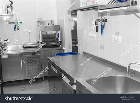 Restaurant Kitchen Storage 的图像结果