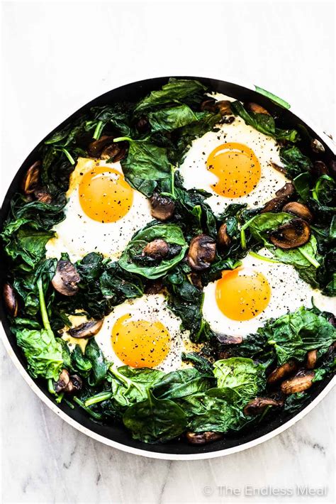 Spinach and Eggs with Mushrooms