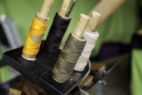 丝绸手工缝纫的多彩线条传统的缝纫细节手工的多彩线条阀芯白色的高清图片下载-正版图片307911833-摄图网