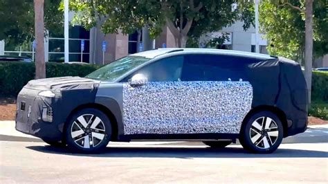 Production-ready Hyundai IONIQ 9 spotted in California - EONMSK News