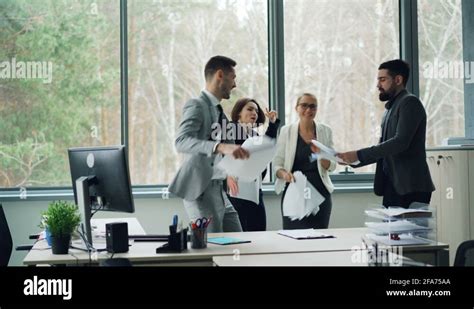 Computer Dancing Office 的图像结果