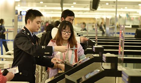 民生 _ 上海出入境更便捷了，出境旅客可凭电子登机牌自助通关