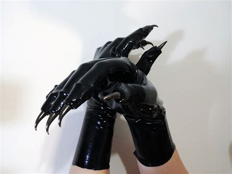 Retractable Claw Gloves