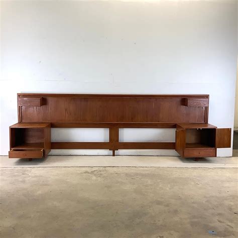 Scandinavian Modern Teak Headboard With Built-In Nightstands- King Size at 1stDibs