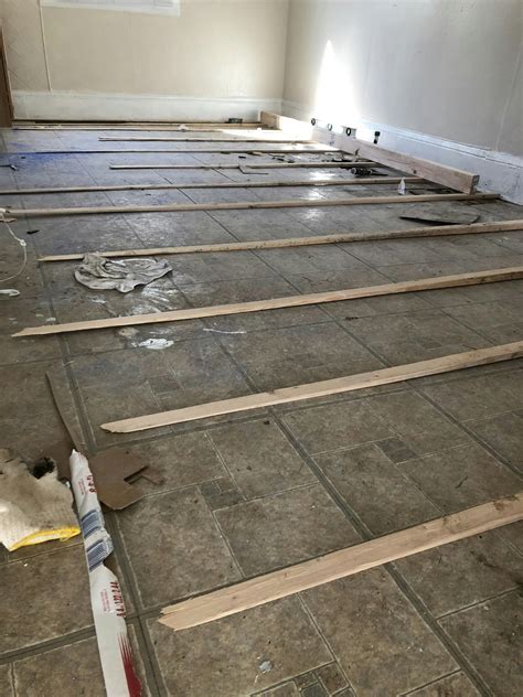 Using Shims To Level A Floor | Viewfloor.co