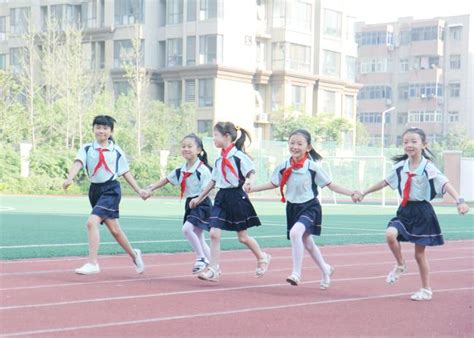 郑州市区7.7万余名小学毕业生参与就近分配 即日起开领录取通知书--郑州教育信息网
