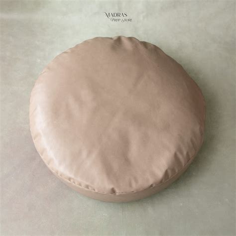 Posing Stand – Madras Prop Store