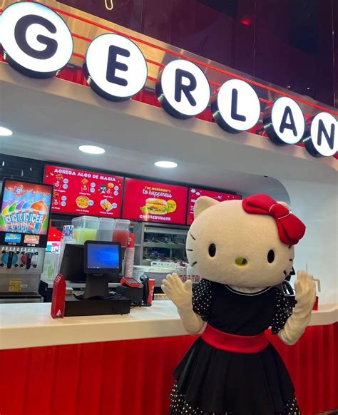 Cuánto cuesta comer en Hello Kitty Burgerland: el nuevo restaurante de ...