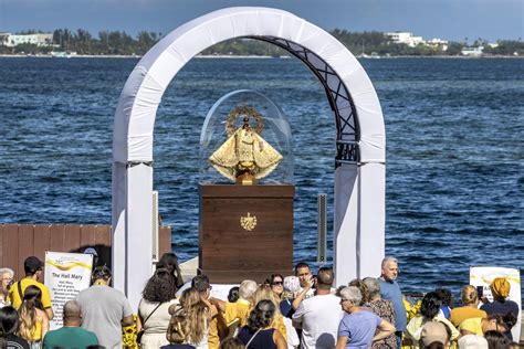 Devotos de la Virgen de la Caridad del Cobre celebran los 50 años de la ...