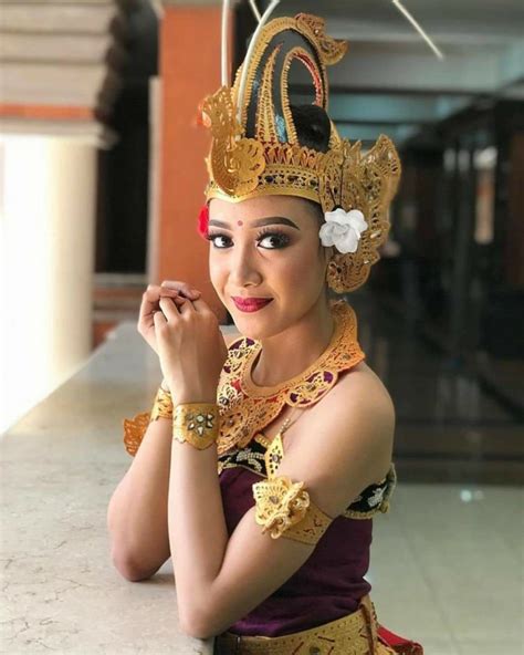 tata rias dan busana tari dapat menunjukkan ciri khas