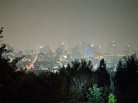 The smoke sucks, but it makes the city look pretty sick at night : r/Edmonton