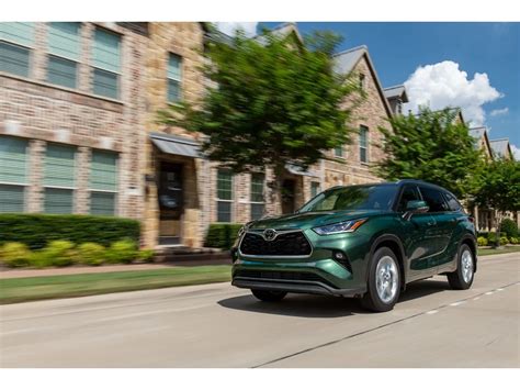 2024 Toyota Highlander: 56 Exterior Photos | U.S. News