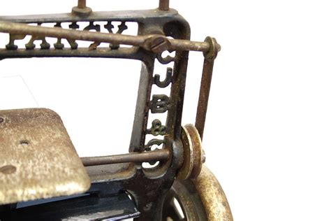 CJ Bailey & Co Pansy - Global International B.V.