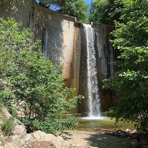 Brown Mountain Dam in La Cañada Flintridge, CA (3 Photos)
