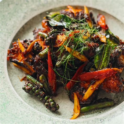 Pad Prik Khing Pla Tort (Dry Red Curry of Crispy Salmon) Recipe ...