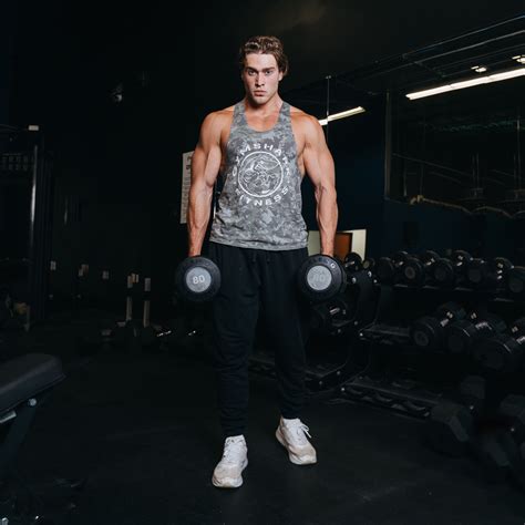 Farmer's Carry: How to Do It, Why It Works & Variations | Gymshark Central